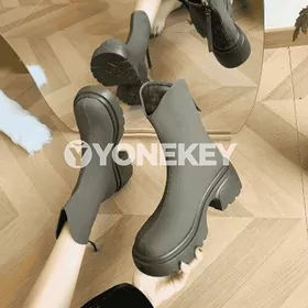 Zenanlar üçin ykjam aýakgap