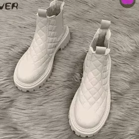 Zenanlar üçin ykjam aýakgap