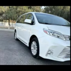 Toyota Sienna 2019
