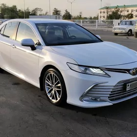 Toyota Camry 2021
