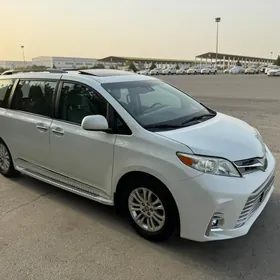 Toyota Sienna 2018