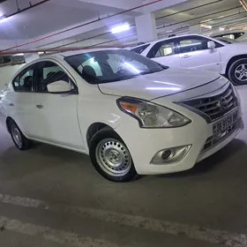 Nissan Versa 2015