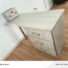 salon üç nyrnak edilyan stol