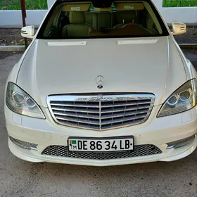 Mercedes-Benz S-Class 2011