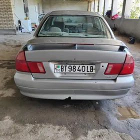 Mitsubishi Diamante 1996