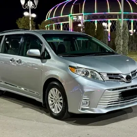 Toyota Sienna 2020