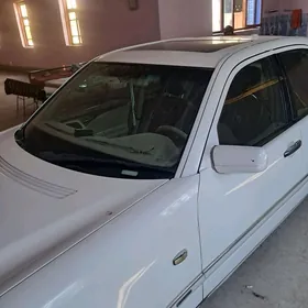 Mercedes-Benz E320 1998