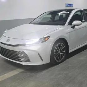 Toyota Camry 2025