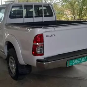 Toyota Hilux 2015