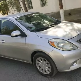Nissan Versa 2012