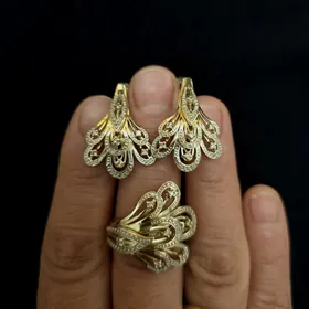 Gyzyl yerewan komplekt золото