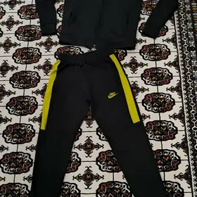 Спортивный костюм