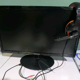 Monitor 22lik +nausnik sowgat