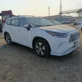 Toyota Highlander 2021