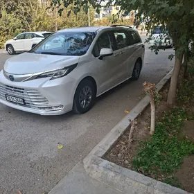 Toyota Sienna 2022