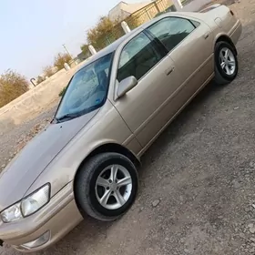 Toyota Camry 2000