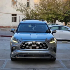 Toyota Highlander 2020