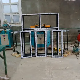 Ayna gapy ussa gozleyan