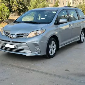 Toyota Sienna 2020