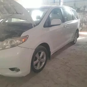 Toyota Sienna 2010