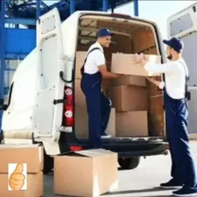 Грузчики и машина .Ýükçiler we