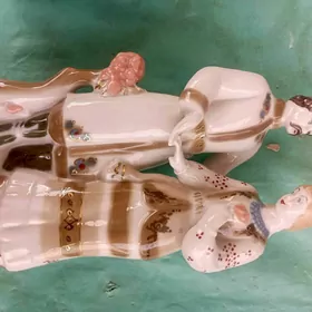 статуэтки.значки.подносы СССР