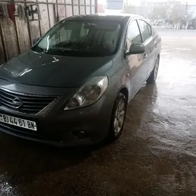 Nissan Versa 2012