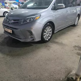 Toyota Sienna 2018