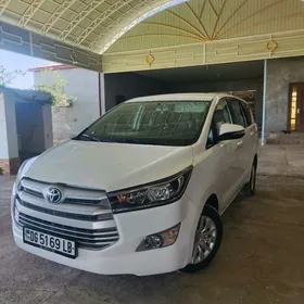 Toyota Innova 2022