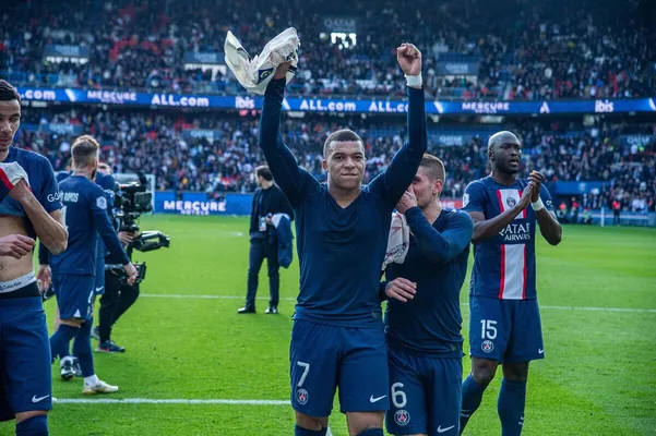 Mbappe kazyýetiň üsti bilen “PSŽ-den” 263 mln ýewro, klub bolsa futbolçydan 400 mln ýewro talap edýär