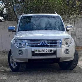 Mitsubishi Pajero 2010