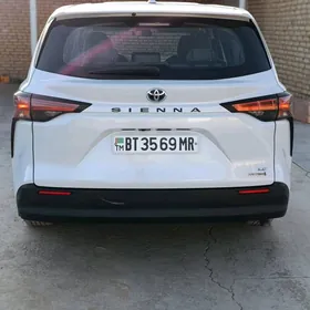 Toyota Sienna 2021