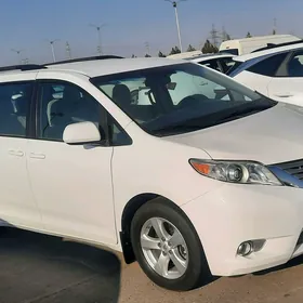 Toyota Sienna 2016