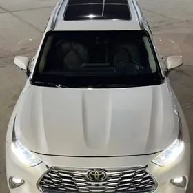 Toyota Highlander 2021