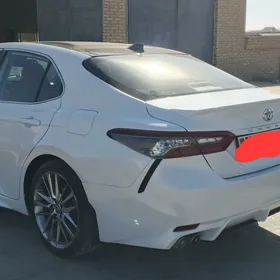 Toyota Camry 2021