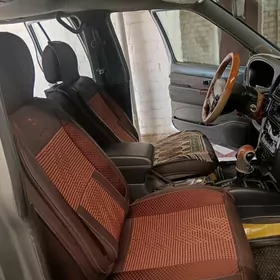 Nissan Pathfinder 2000