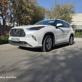 Toyota Highlander 2021