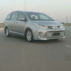 Toyota Sienna 2016