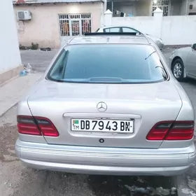 Mercedes-Benz E320 2001