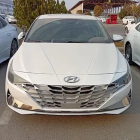 Hyundai Elantra 2022