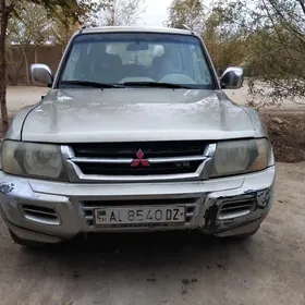 Mitsubishi Pajero 2003