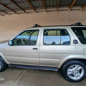 Nissan Pathfinder 1999