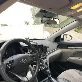 Hyundai Elantra 2019