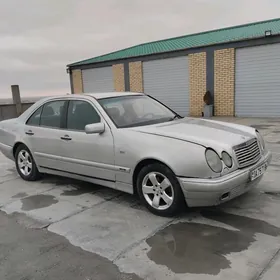 Mercedes-Benz E320 1999