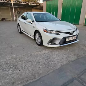 Toyota Camry 2021