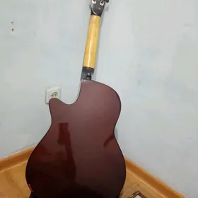 Gitara .odmen bar .gitara