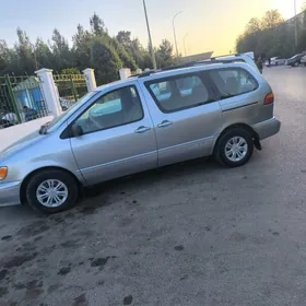 Toyota Sienna 2000