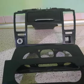 Nissan versa 2010 ramka