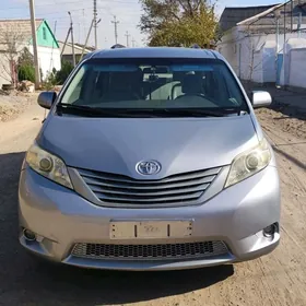 Toyota Sienna 2010