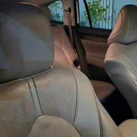 Toyota Highlander 2021